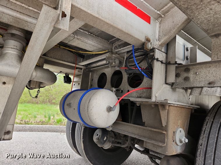 image for item MW9615 2007 LBT TAG-HA2-ESF9500X4DB  tank trailer