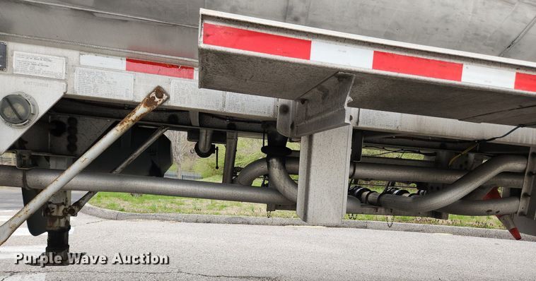 image for item MW9615 2007 LBT TAG-HA2-ESF9500X4DB  tank trailer