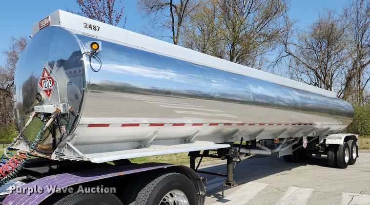 image for item MW9617 1991 Heil  tank trailer