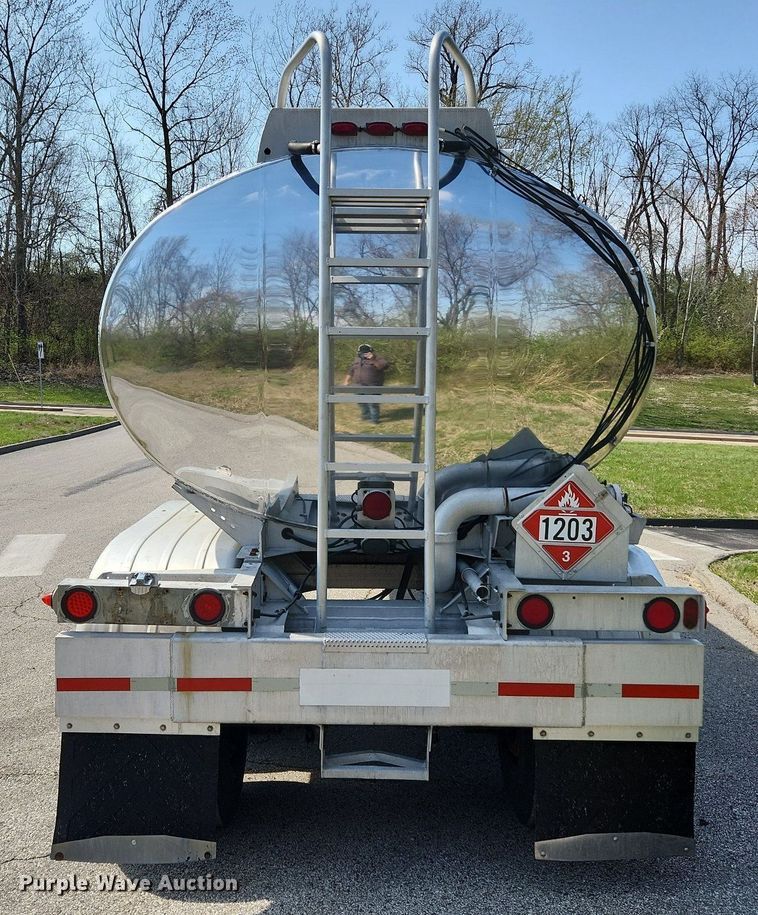 image for item MW9617 1991 Heil  tank trailer