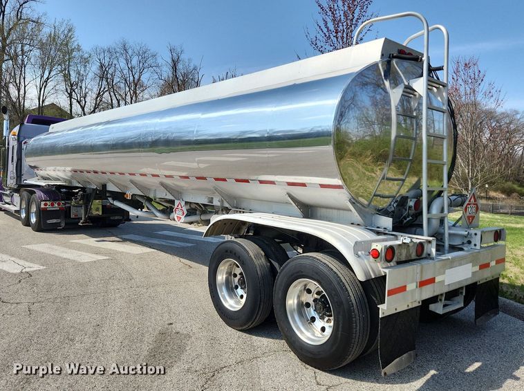 image for item MW9617 1991 Heil  tank trailer