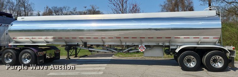 image for item MW9617 1991 Heil  tank trailer