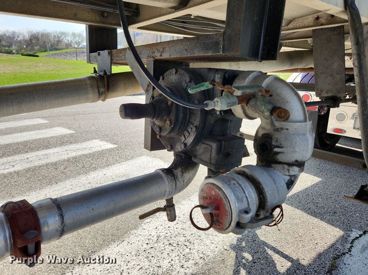 image for item MW9617 1991 Heil  tank trailer