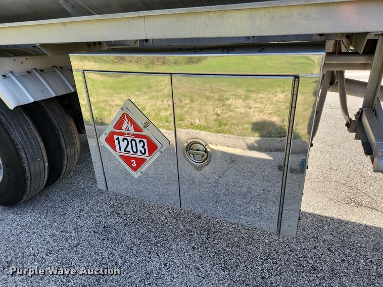 image for item MW9617 1991 Heil  tank trailer