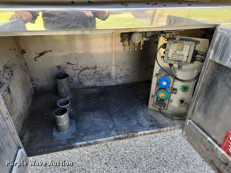 image for item MW9617 1991 Heil  tank trailer