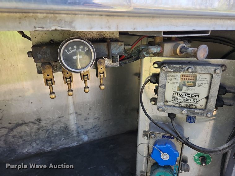 image for item MW9617 1991 Heil  tank trailer