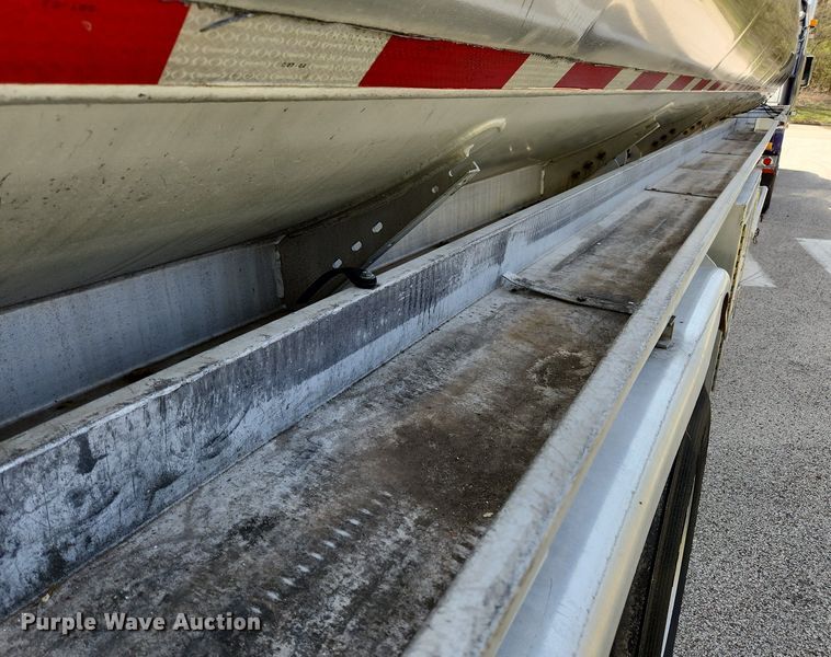 image for item MW9617 1991 Heil  tank trailer