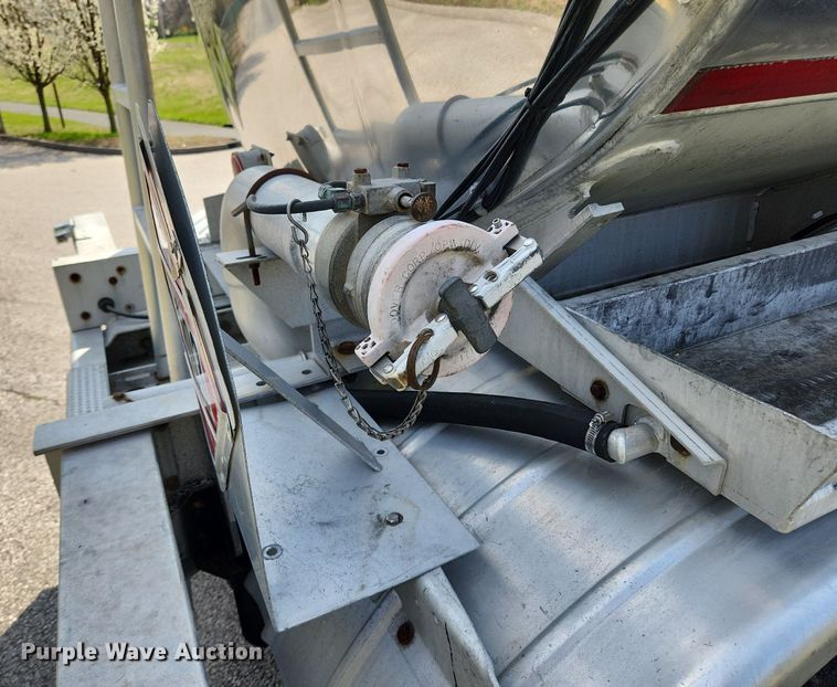 image for item MW9617 1991 Heil  tank trailer