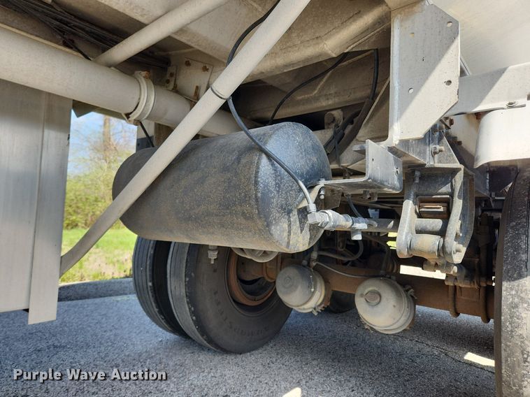 image for item MW9617 1991 Heil  tank trailer