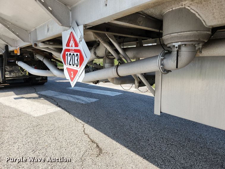 image for item MW9617 1991 Heil  tank trailer