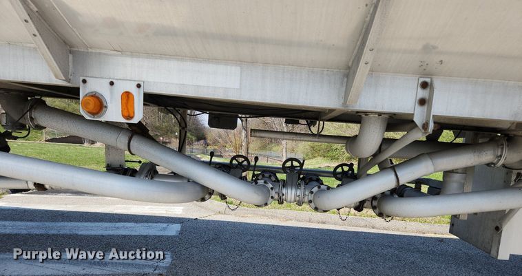 image for item MW9617 1991 Heil  tank trailer