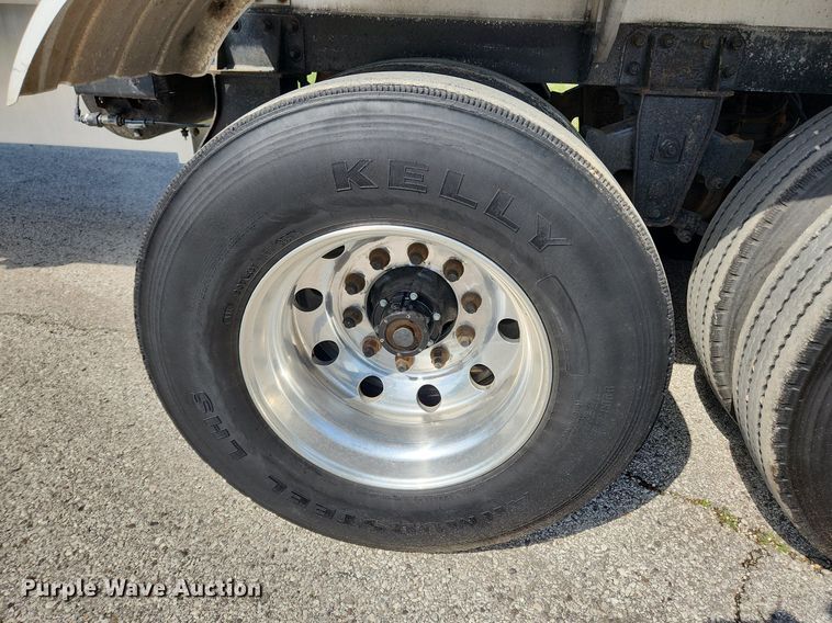 image for item MW9617 1991 Heil  tank trailer