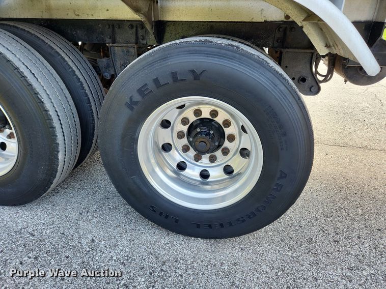 image for item MW9617 1991 Heil  tank trailer