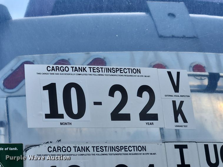 image for item MW9617 1991 Heil  tank trailer