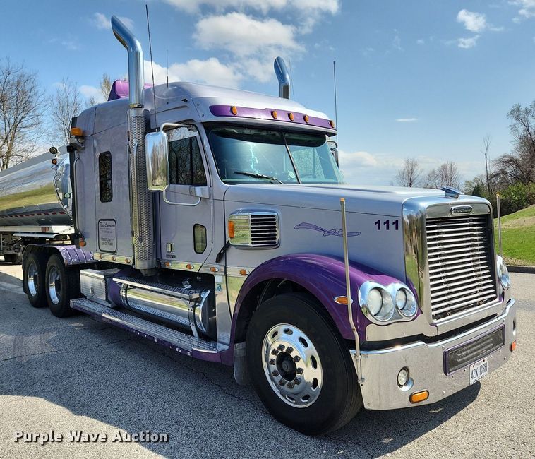 image for item MW9618 2007 Freightliner Coronado  semi truck