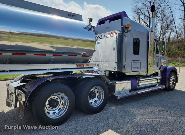 image for item MW9618 2007 Freightliner Coronado  semi truck