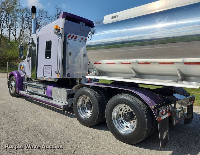 image for item MW9618 2007 Freightliner Coronado  semi truck