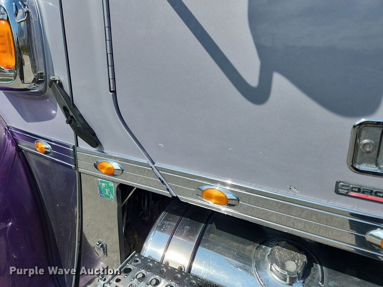 image for item MW9618 2007 Freightliner Coronado  semi truck