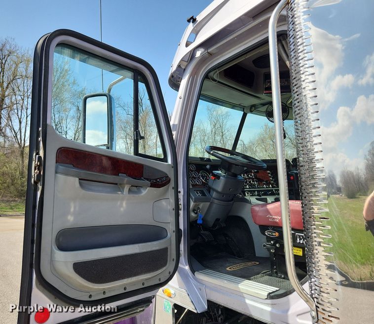 image for item MW9618 2007 Freightliner Coronado  semi truck