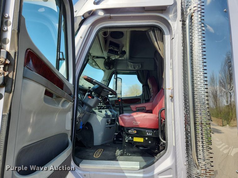 image for item MW9618 2007 Freightliner Coronado  semi truck
