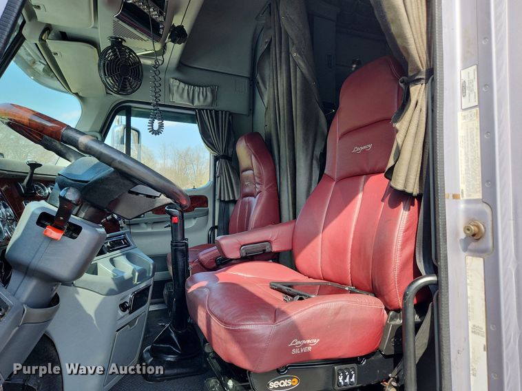 image for item MW9618 2007 Freightliner Coronado  semi truck