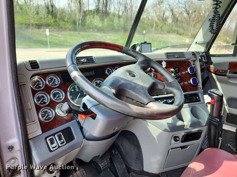 image for item MW9618 2007 Freightliner Coronado  semi truck