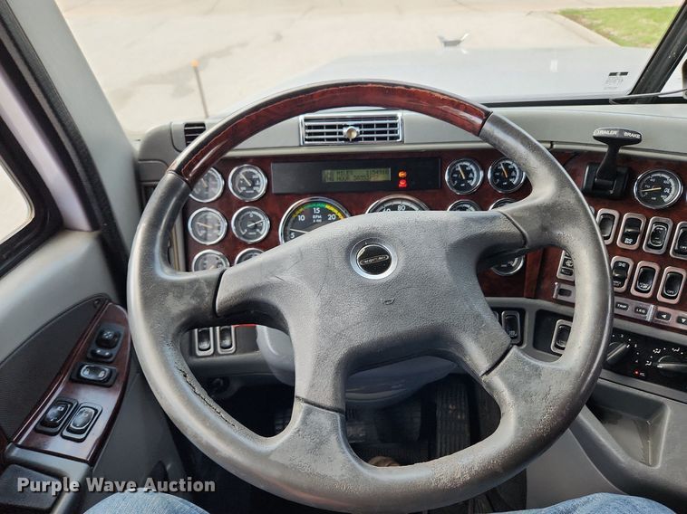 image for item MW9618 2007 Freightliner Coronado  semi truck