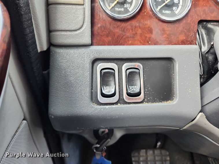 image for item MW9618 2007 Freightliner Coronado  semi truck