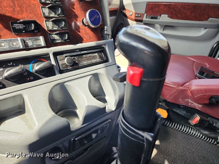 image for item MW9618 2007 Freightliner Coronado  semi truck