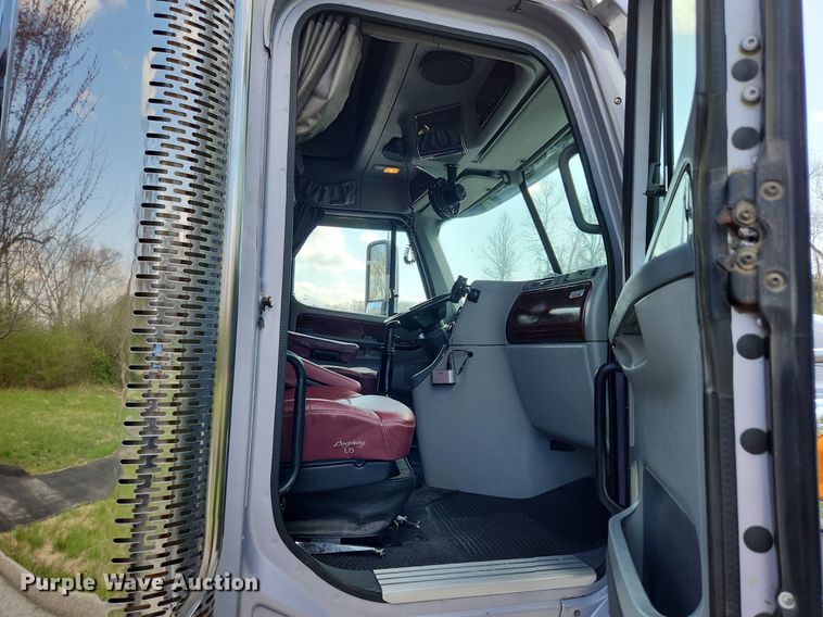 image for item MW9618 2007 Freightliner Coronado  semi truck