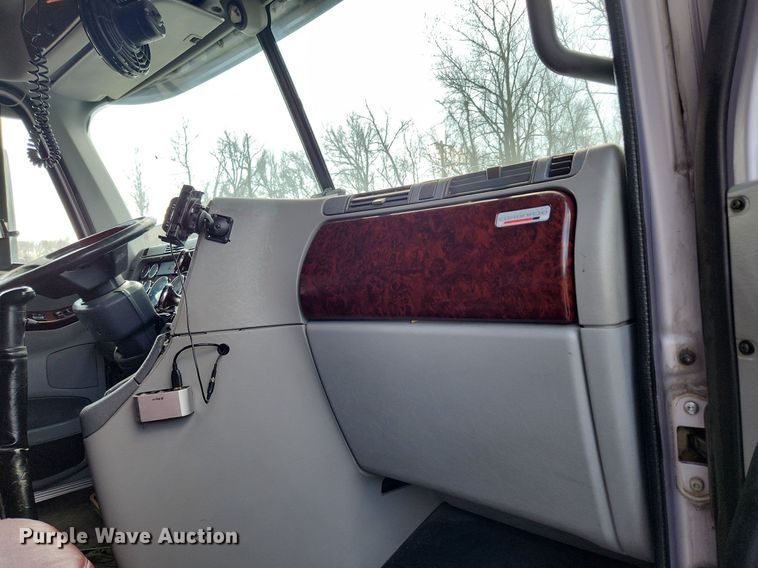 image for item MW9618 2007 Freightliner Coronado  semi truck