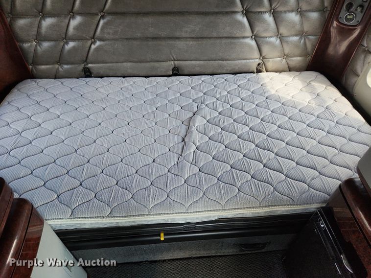 image for item MW9618 2007 Freightliner Coronado  semi truck