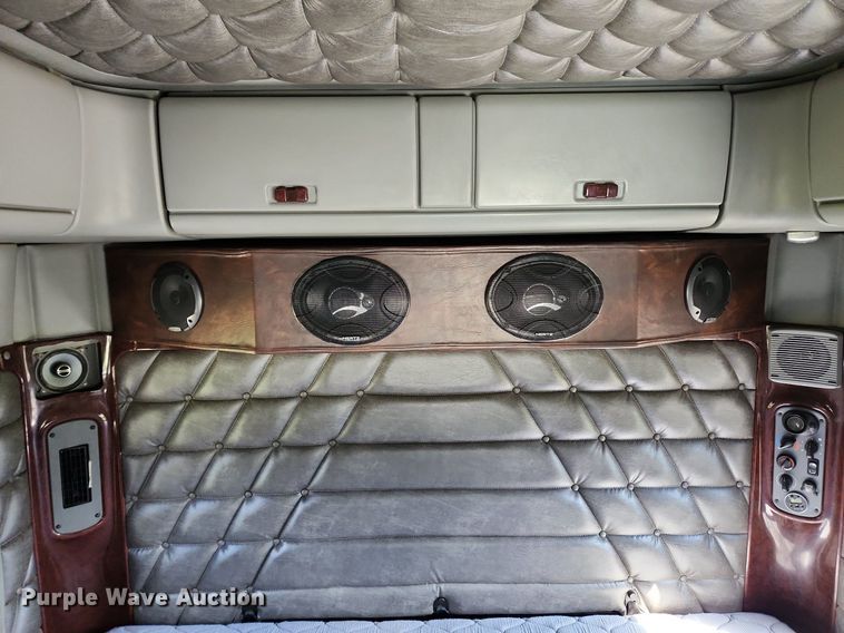 image for item MW9618 2007 Freightliner Coronado  semi truck