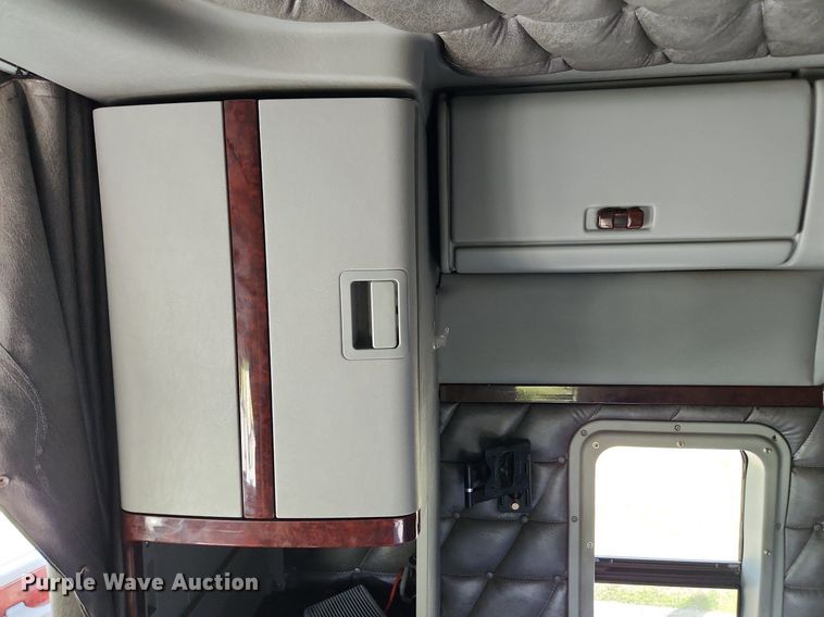 image for item MW9618 2007 Freightliner Coronado  semi truck