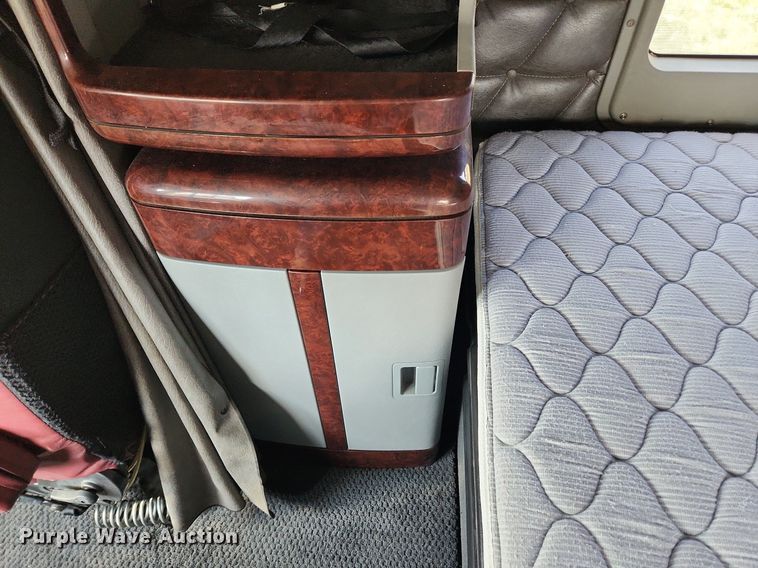 image for item MW9618 2007 Freightliner Coronado  semi truck