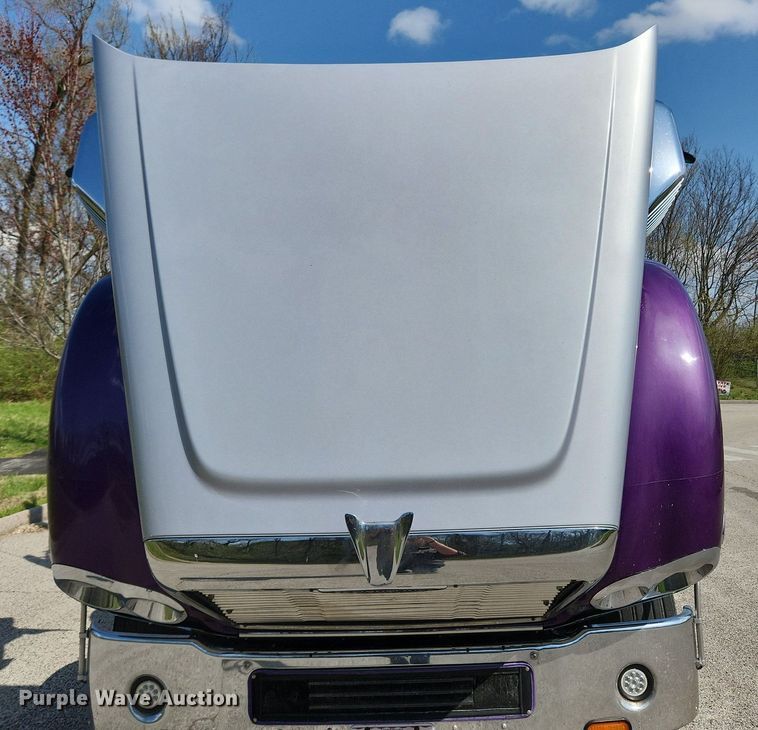 image for item MW9618 2007 Freightliner Coronado  semi truck