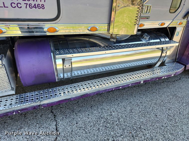 image for item MW9618 2007 Freightliner Coronado  semi truck