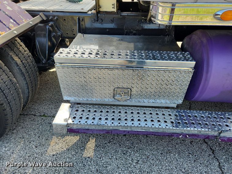 image for item MW9618 2007 Freightliner Coronado  semi truck