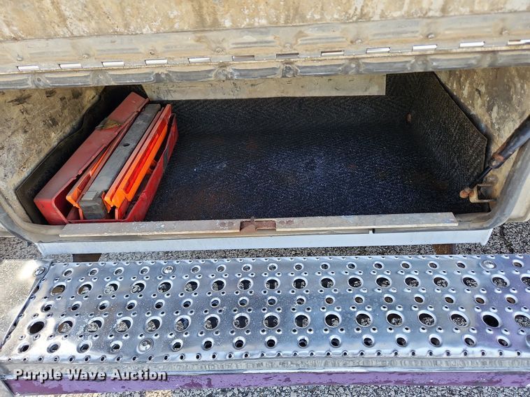 image for item MW9618 2007 Freightliner Coronado  semi truck