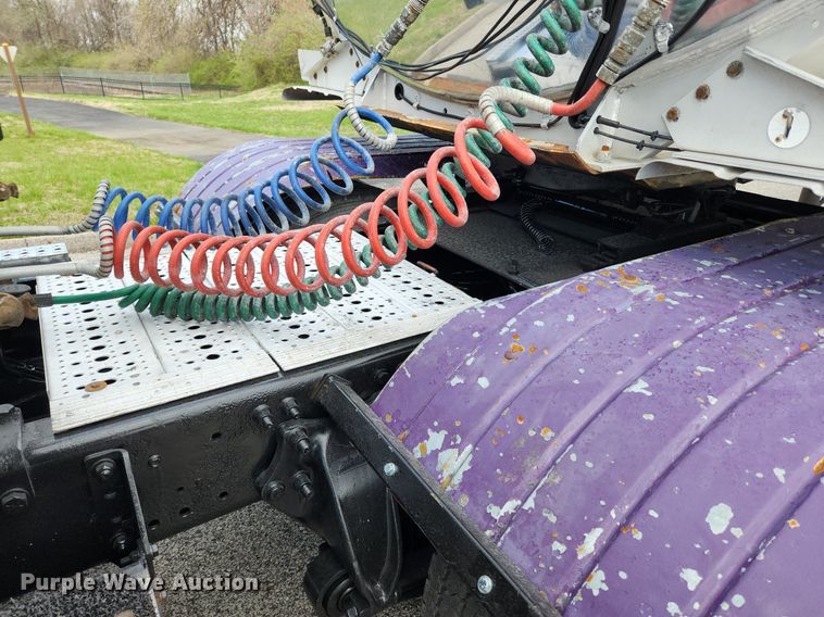 image for item MW9618 2007 Freightliner Coronado  semi truck