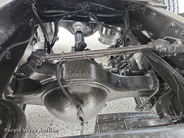 image for item MW9618 2007 Freightliner Coronado  semi truck