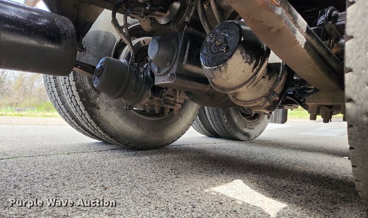 image for item MW9618 2007 Freightliner Coronado  semi truck