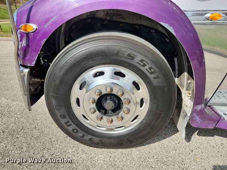 image for item MW9618 2007 Freightliner Coronado  semi truck