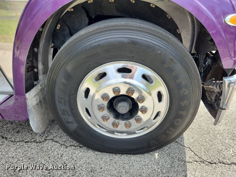 image for item MW9618 2007 Freightliner Coronado  semi truck