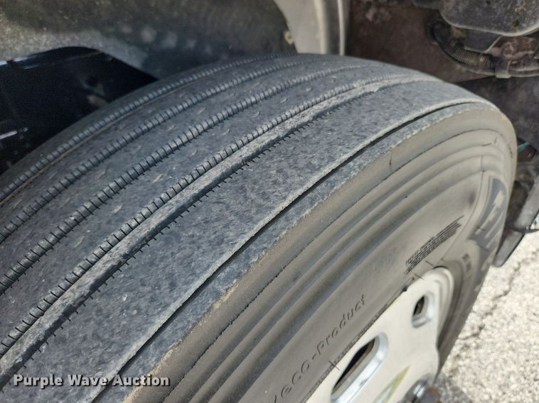 image for item MW9618 2007 Freightliner Coronado  semi truck