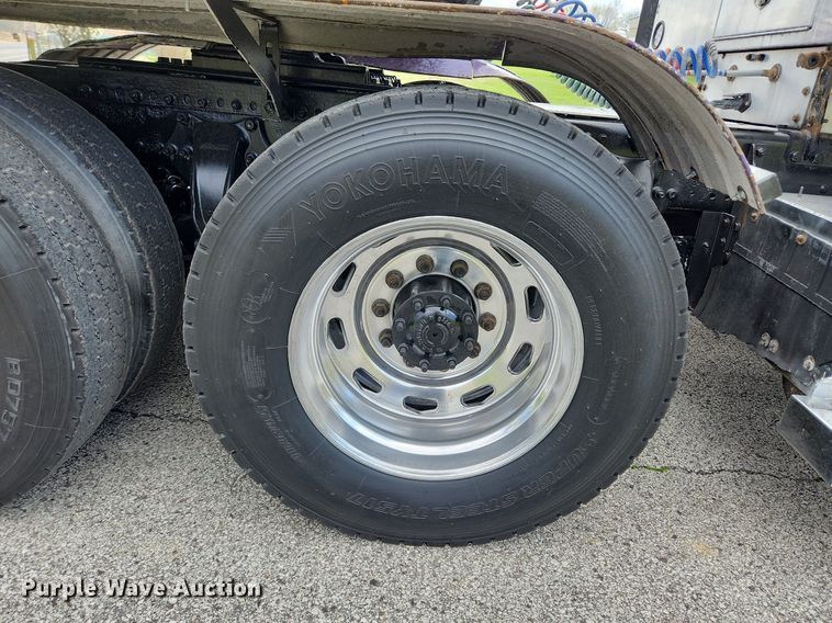 image for item MW9618 2007 Freightliner Coronado  semi truck