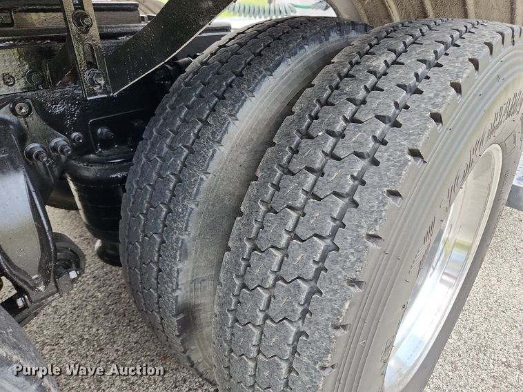 image for item MW9618 2007 Freightliner Coronado  semi truck