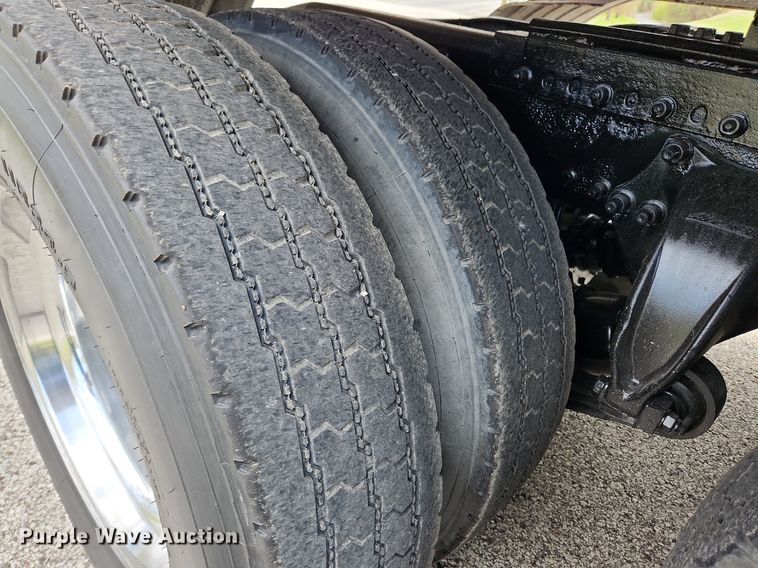 image for item MW9618 2007 Freightliner Coronado  semi truck