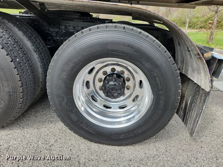 image for item MW9618 2007 Freightliner Coronado  semi truck