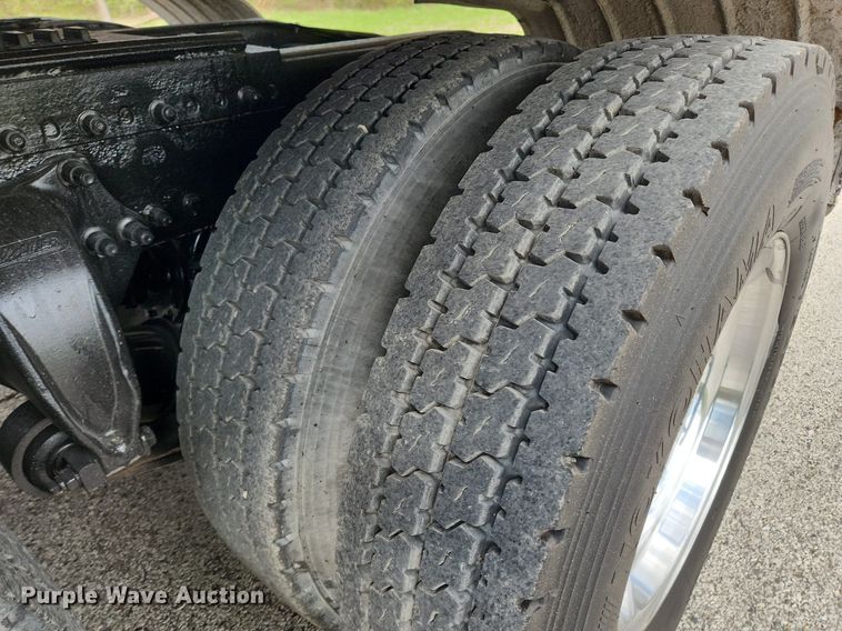 image for item MW9618 2007 Freightliner Coronado  semi truck